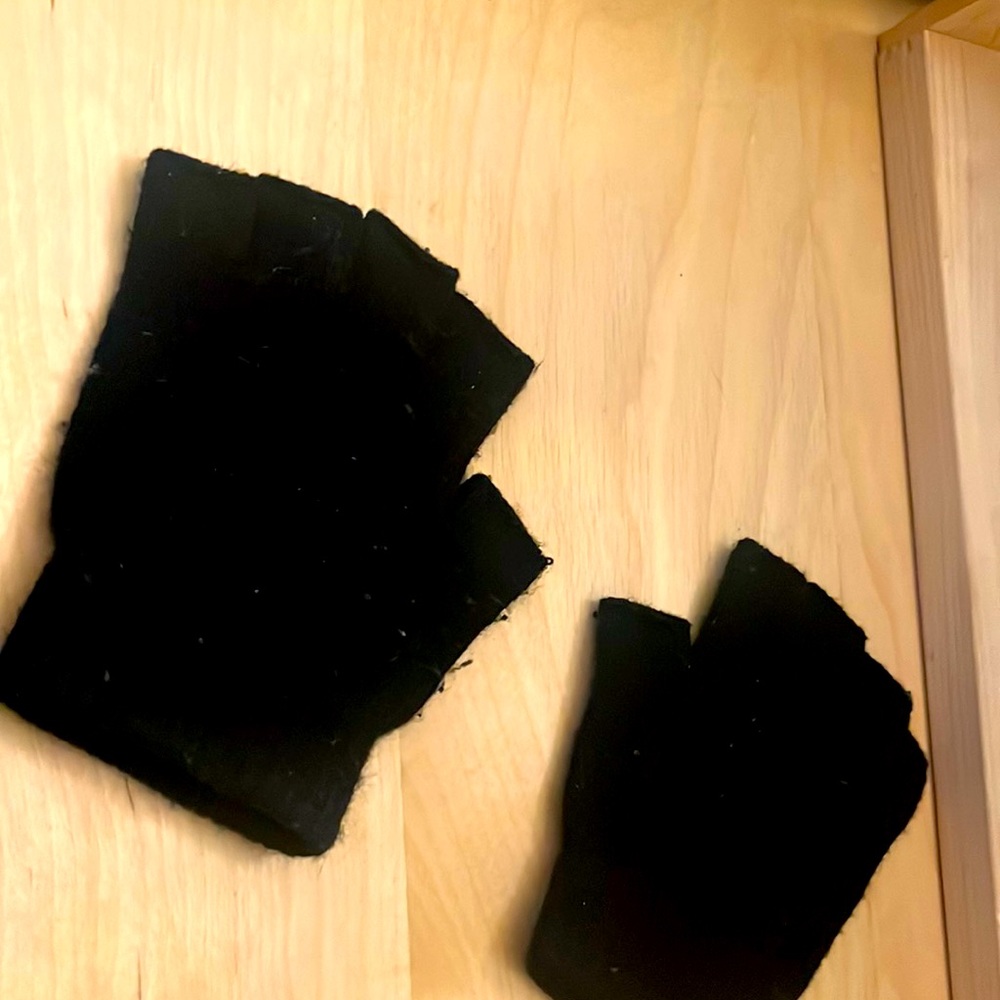 Two Kid’s Black Fingerless Gloves PERFECT for the fall and summer seasons!
